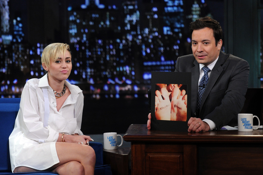 Miley-Cyrus-Late-Night-with-Jimmy-Fallon-in-NYC-7