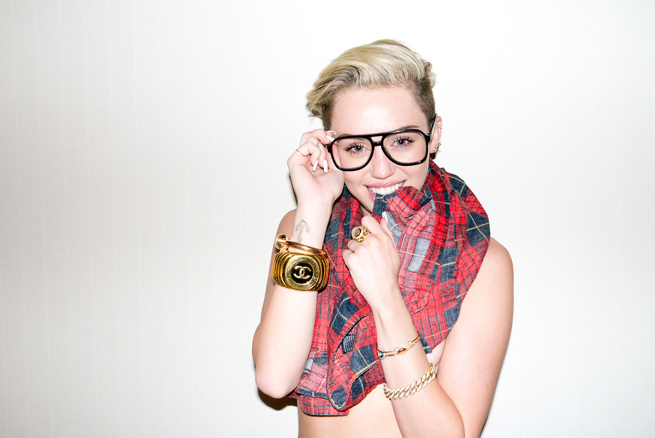 Miley-Cyrus-Terry-Richardson-Photoshoot-October-2013-14