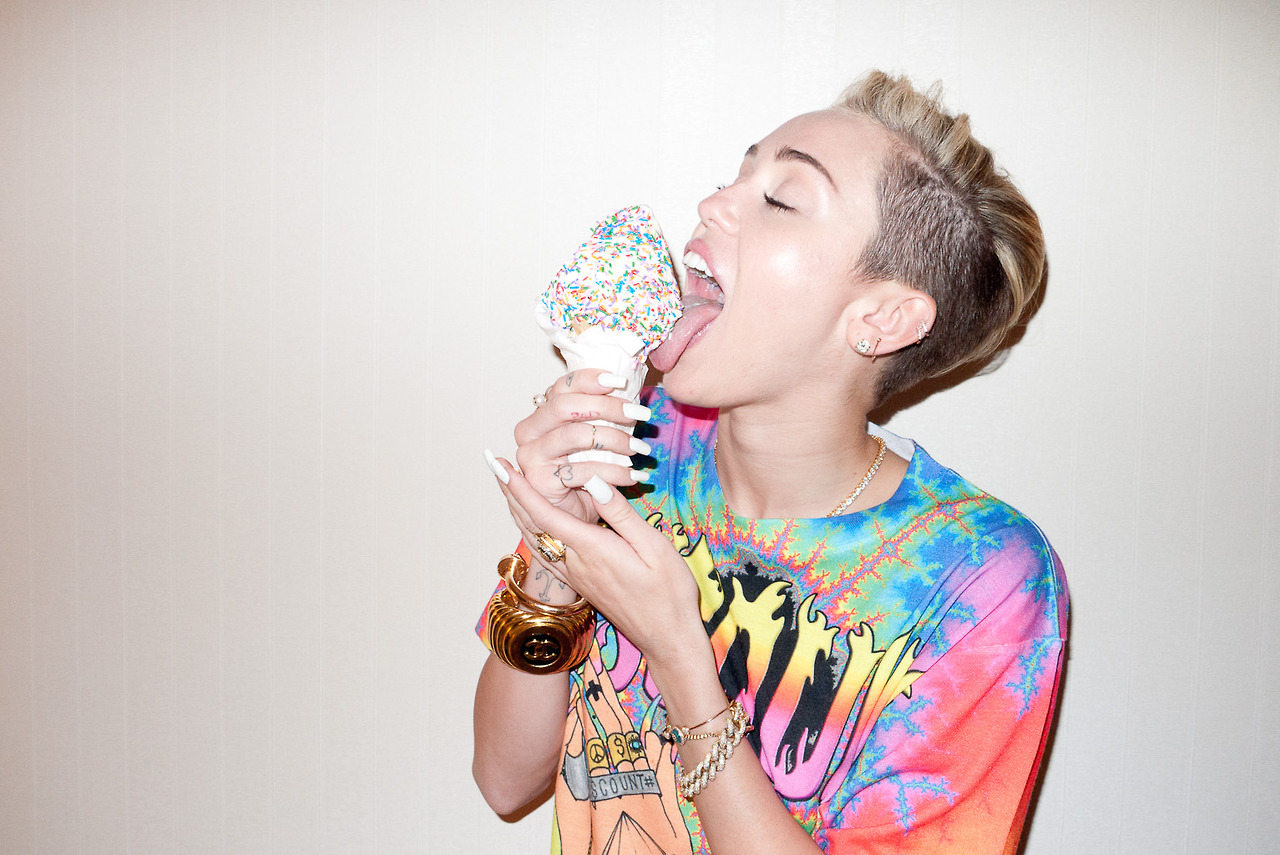 Miley-Cyrus-Terry-Richardson-Photoshoot-October-2013-23