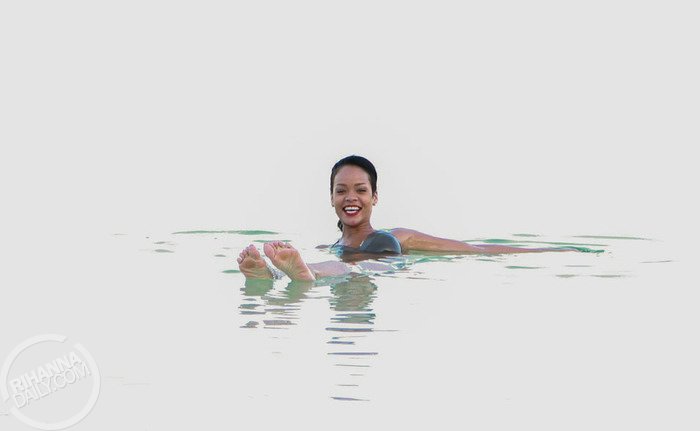 Rihanna-at-Dead-Sea-Israel-1