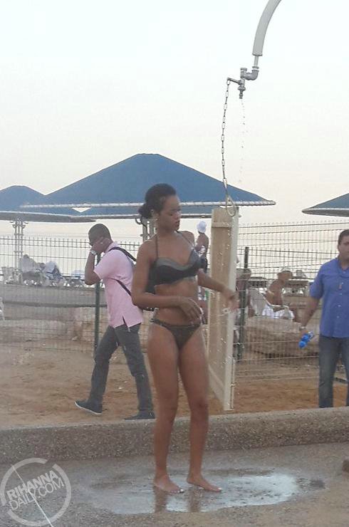 Rihanna-at-Dead-Sea-Israel-5