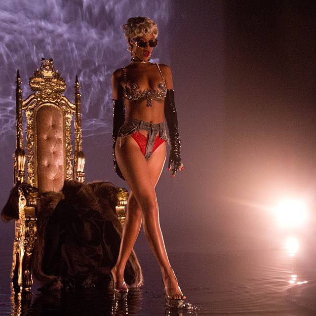 Rihanna-in-Pour-It-Up-Music-Video-Photoshoot-9