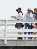 Salma-Hayek-on-the-Set-of-How-to-Make-Love-Like-an-Englishman-in-LA-1