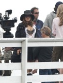 Salma-Hayek-on-the-Set-of-How-to-Make-Love-Like-an-Englishman-in-LA-6
