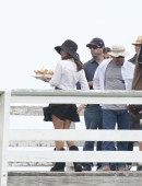 Salma-Hayek-on-the-Set-of-How-to-Make-Love-Like-an-Englishman-in-LA-8