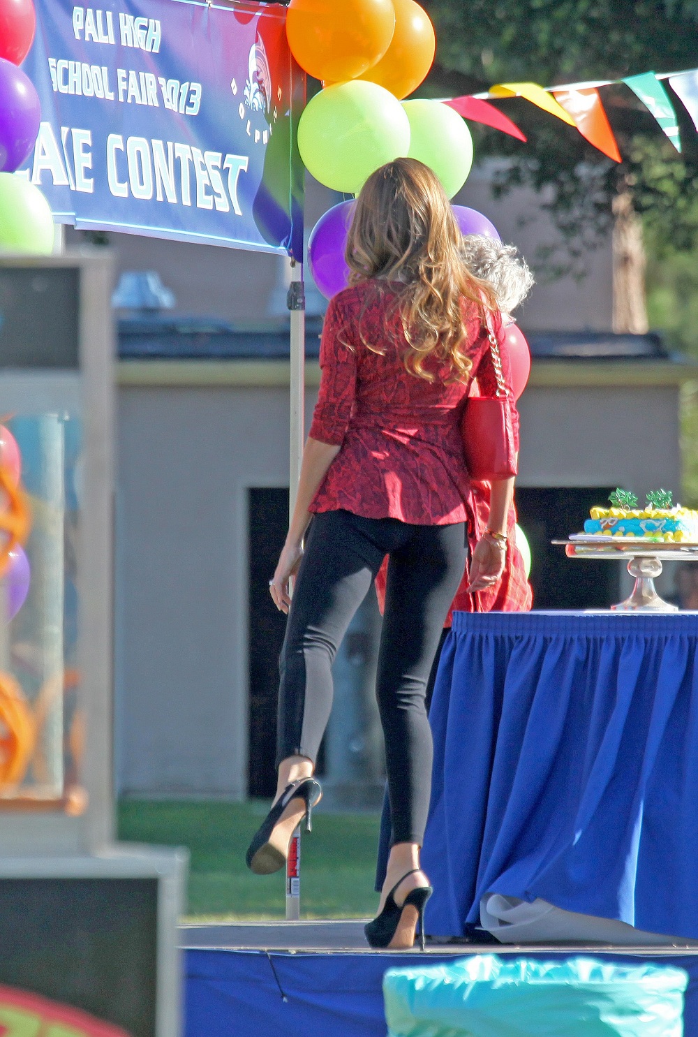 Sofia-Vergara-Booty-in-Tights-2