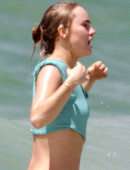 Suki-Waterhouse-8