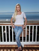 EXCLUSIVE: **NO WEB UNTIL 9AM GMT THURSDAY 7TH NOVEMBER 2013**Heidi Montag poses for photographs after her breast reduction surgery