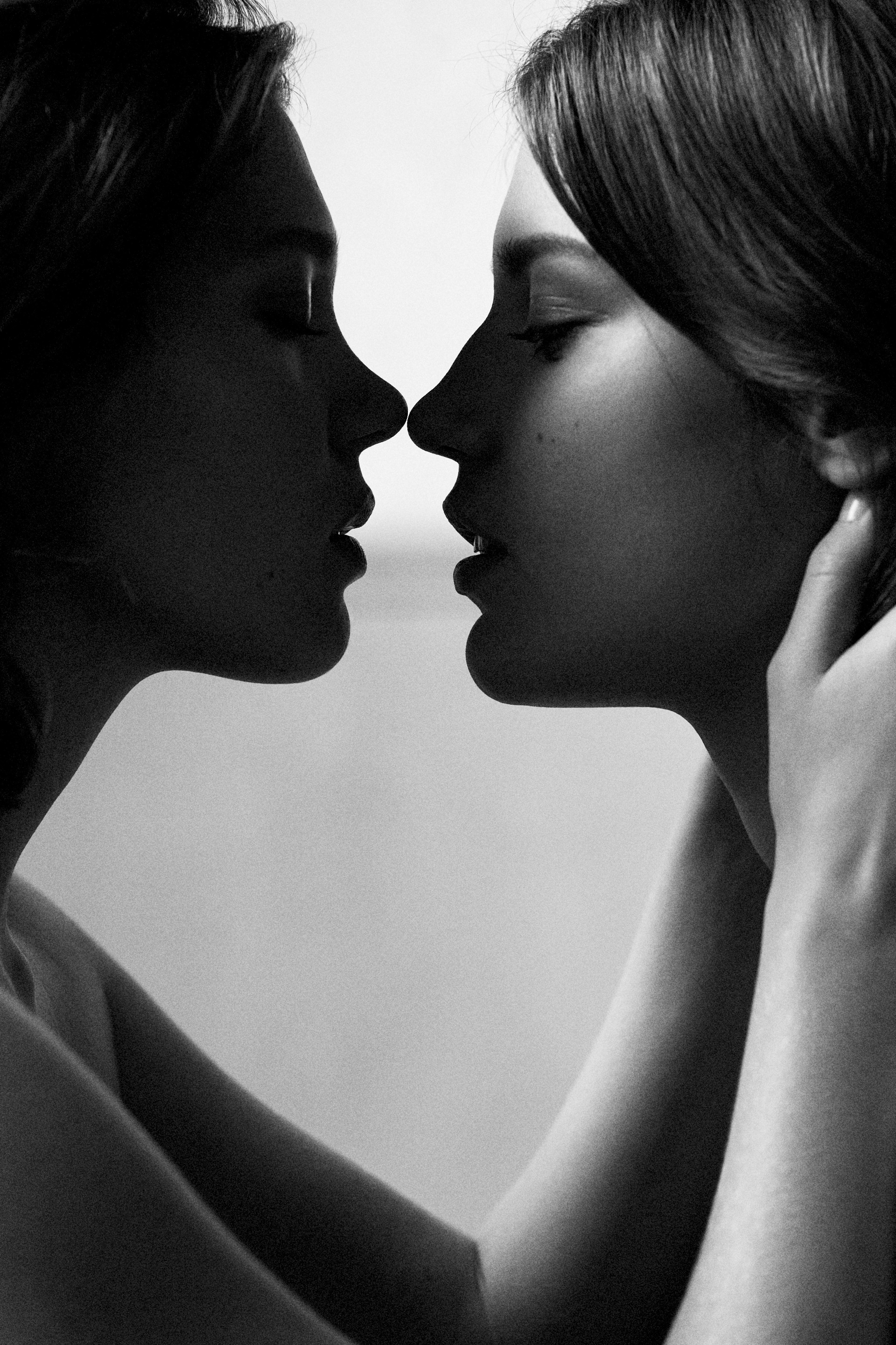 Lea-Seydoux-and-Adele-Exarchopoulos-8