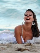 Nina-Agdal-23