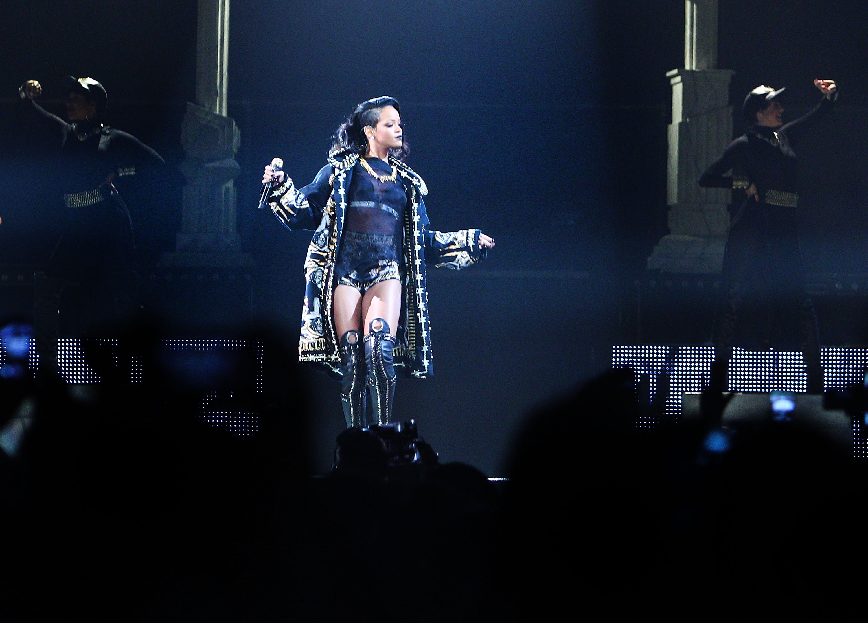 Rihanna-160