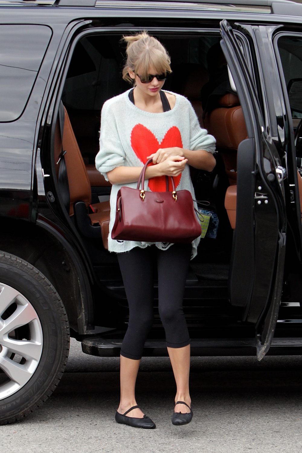 SHE'S GOT A BIG HEART! Taylor Swift heads to dance rehearsals at a Los Angeles dance studio