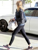 Emily Blunt bumps her way to the gym