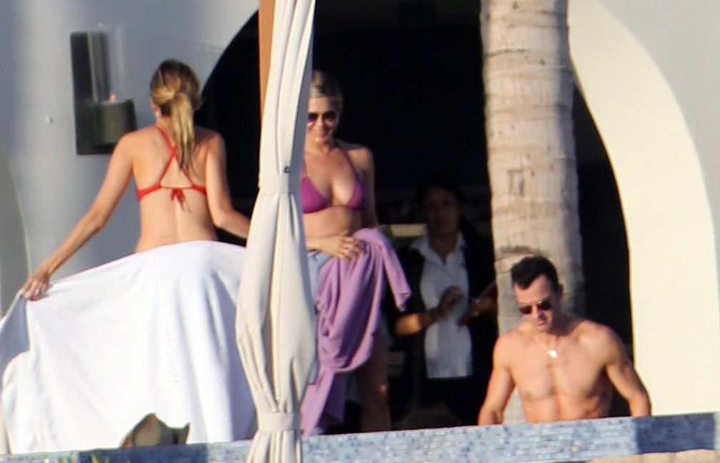Jennifer Aniston is seen on holiday in Mexico with fiance Justin Theroux and friend Courteney Cox
