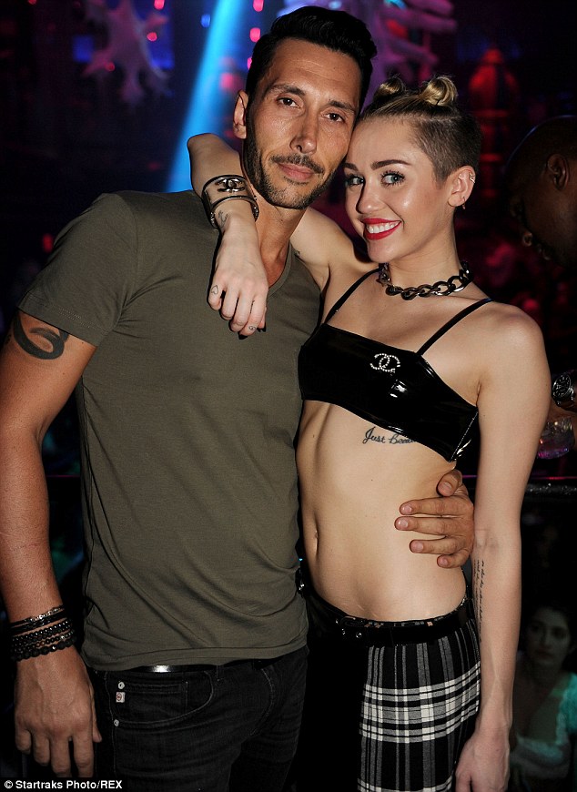 Miley-Cyrus-321