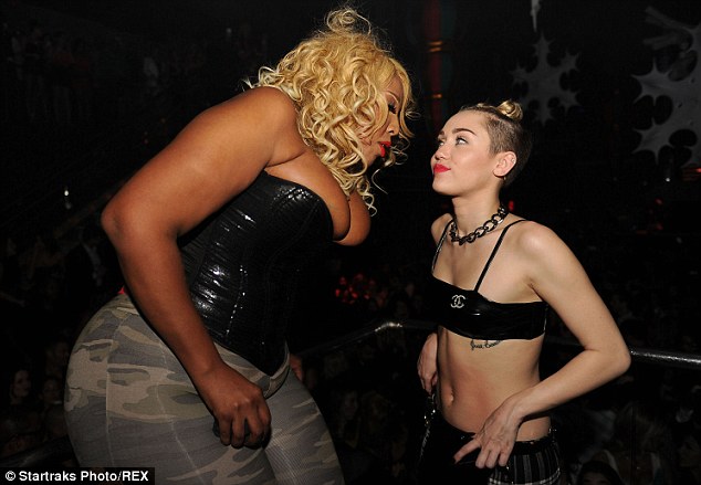 Miley-Cyrus-323