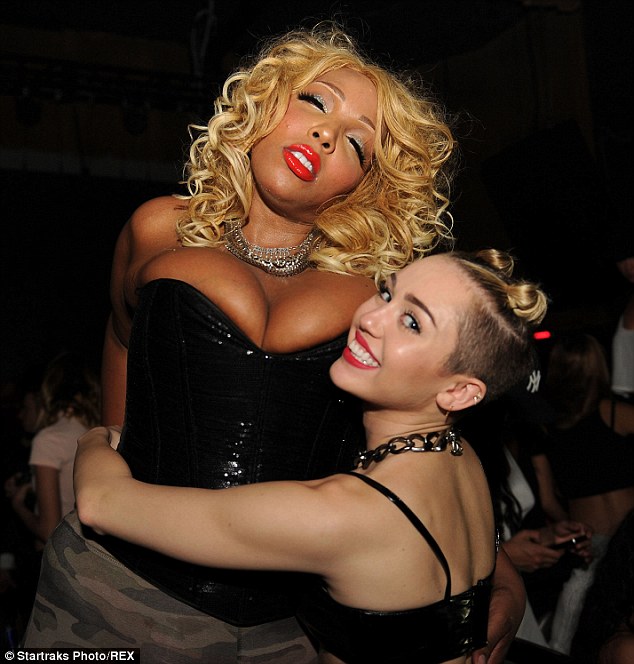 Miley-Cyrus-327
