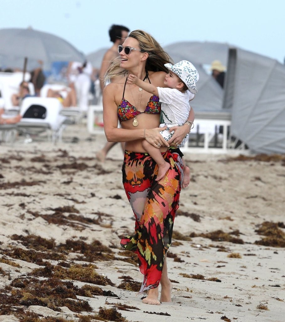 Molly-Sims-12