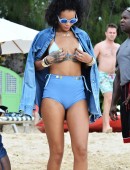 Rihanna-425