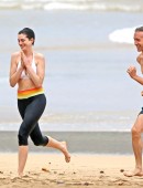 Anne-Hathaway-403