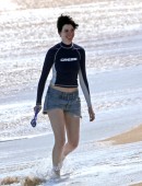 Anne-Hathaway-in-Bikini-8