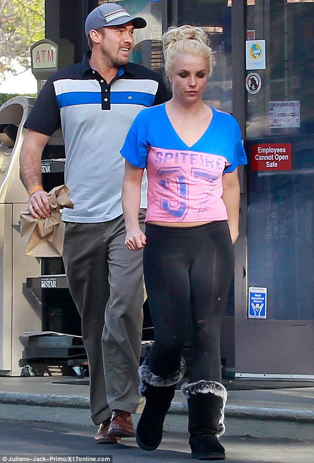 Britney-Spears-Booty-4