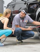 **EXCLUSIVE** Joanna Krupa rolls up to a Miami gas station to have a very pleased looking mechanic check look over her tires