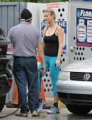 **EXCLUSIVE** Joanna Krupa rolls up to a Miami gas station to have a very pleased looking mechanic check look over her tires