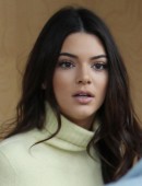 Kendall Jenner going E! Entertainment building in Los Angeles
