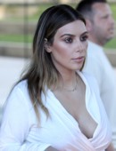 Kim Kardashian arriving at Plaza Towers in Los Angeles