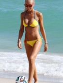 Laura Cremaschi and boyfriend Andrea Perone playing soccer on the beach in Miami