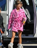 Nina-Agdal-Entourage-Set-3