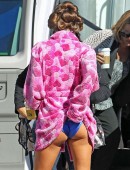 Nina-Agdal-Entourage-Set-5