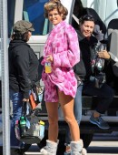Nina-Agdal-Entourage-Set-6