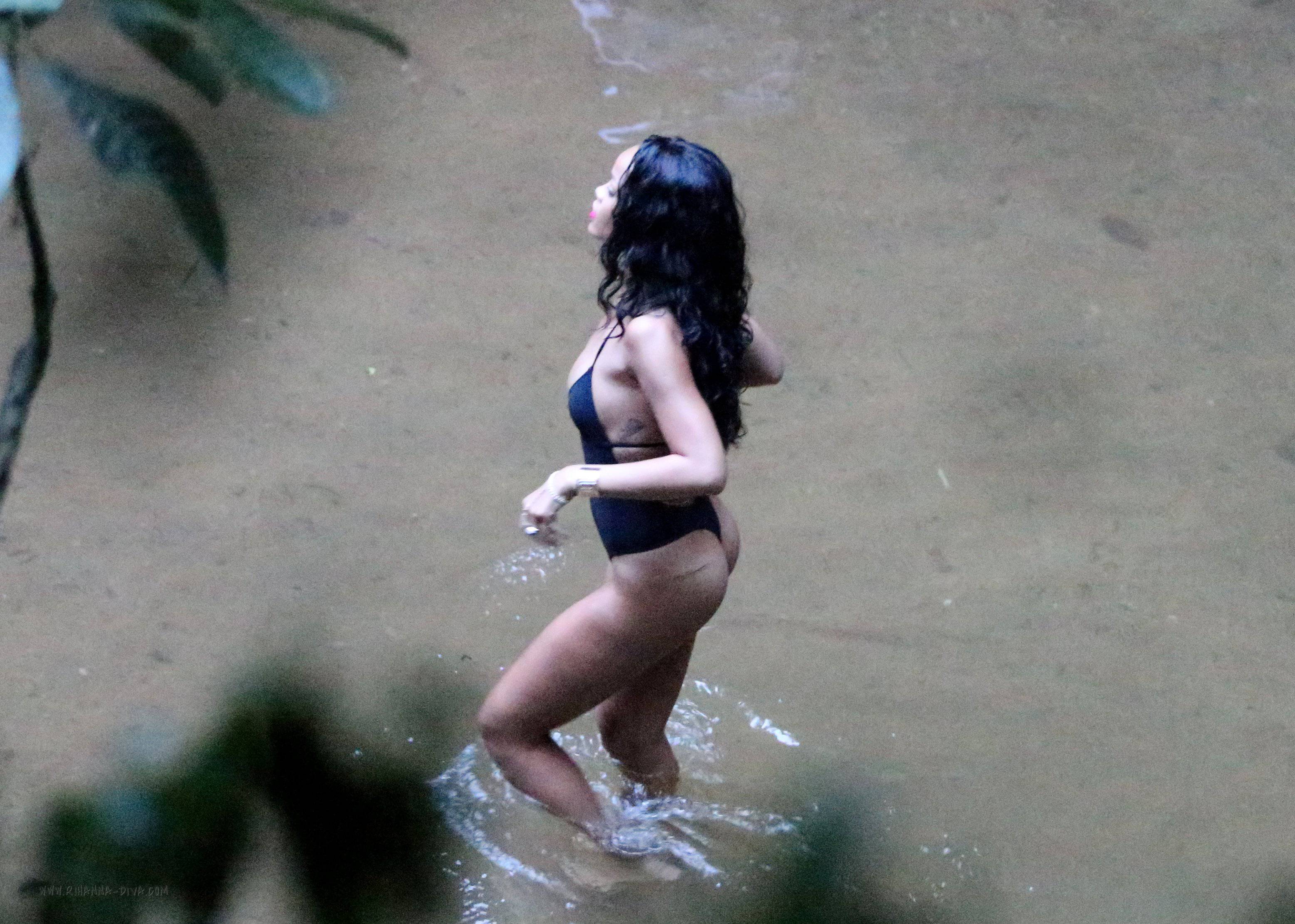 Rihanna-364