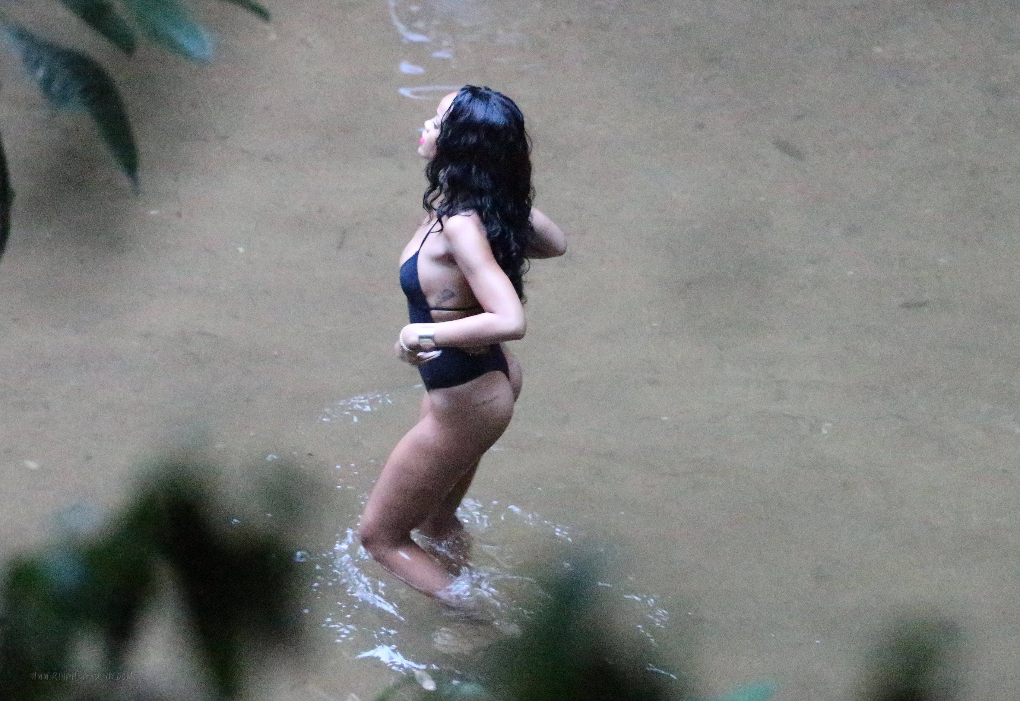 Rihanna-365