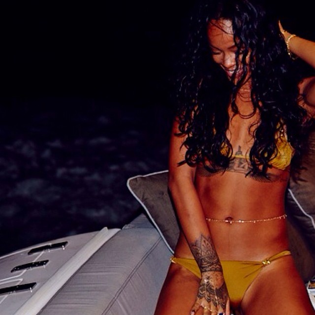 Rihanna-535
