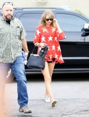 Taylor Swift Visits The Dance Studio