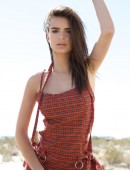 Emily-Ratajkowski-56