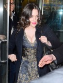 Kat-Dennings-and-Beth-Behrs-5
