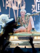 Miley-Cyrus-Bangerz-Tour-Vancouver-February-2014-10