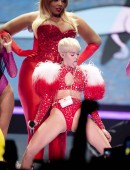 Miley-Cyrus-Bangerz-Tour-Vancouver-February-2014-11