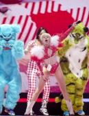 Miley-Cyrus-Bangerz-Tour-Vancouver-February-2014-12