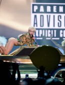 Miley-Cyrus-Bangerz-Tour-Vancouver-February-2014-15
