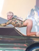 Miley-Cyrus-Bangerz-Tour-Vancouver-February-2014-24
