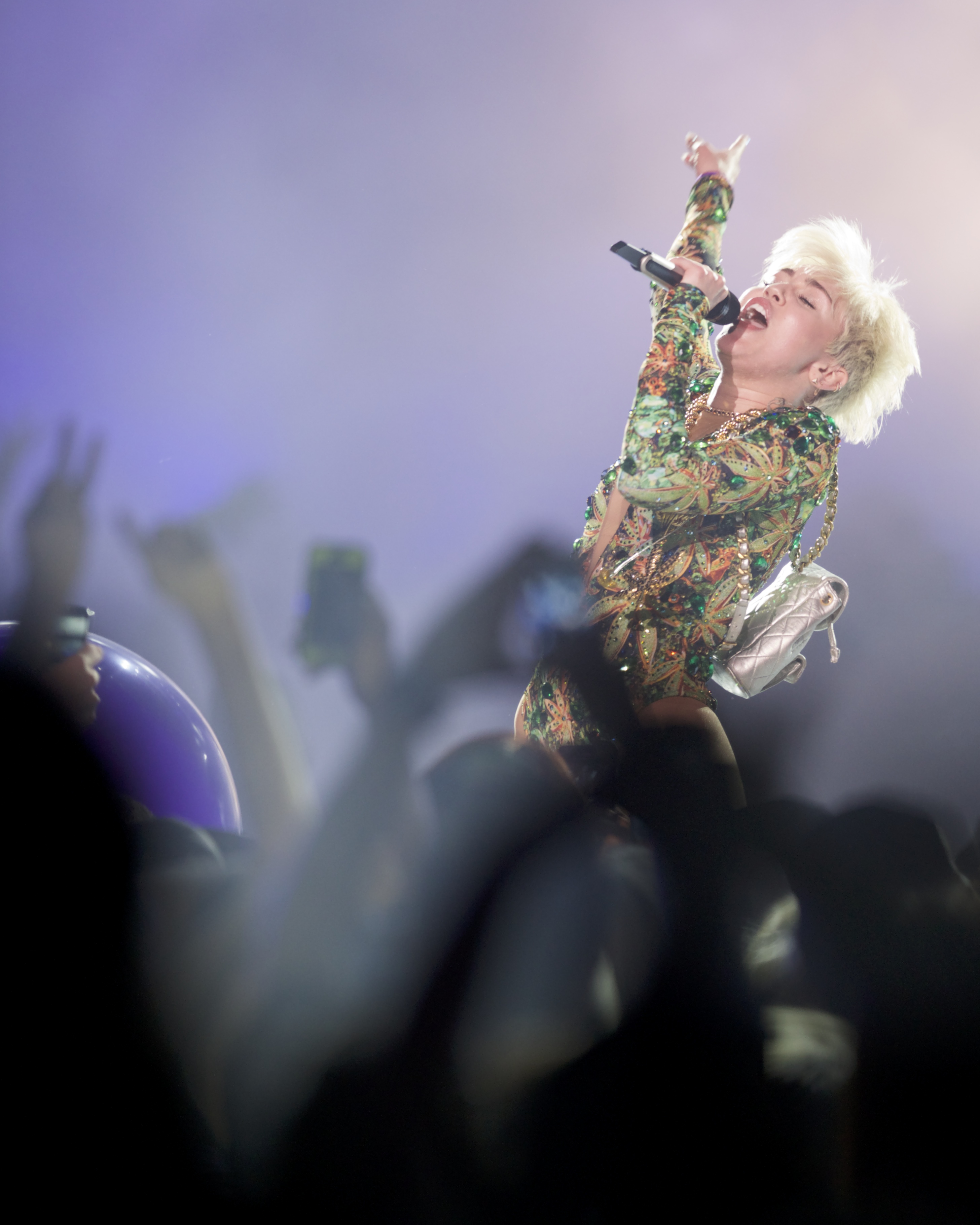 Miley-Cyrus-Bangerz-Tour-Vancouver-February-2014-4