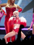 Miley-Cyrus-Bangerz-Tour-Vancouver-February-2014-9