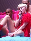 Miley-Cyrus-on-Bangerz-Tour-in-Anaheim-20