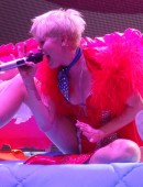 Miley-Cyrus-on-Bangerz-Tour-in-Anaheim-21
