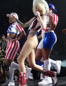Miley-Cyrus-on-Bangerz-Tour-in-Anaheim-5